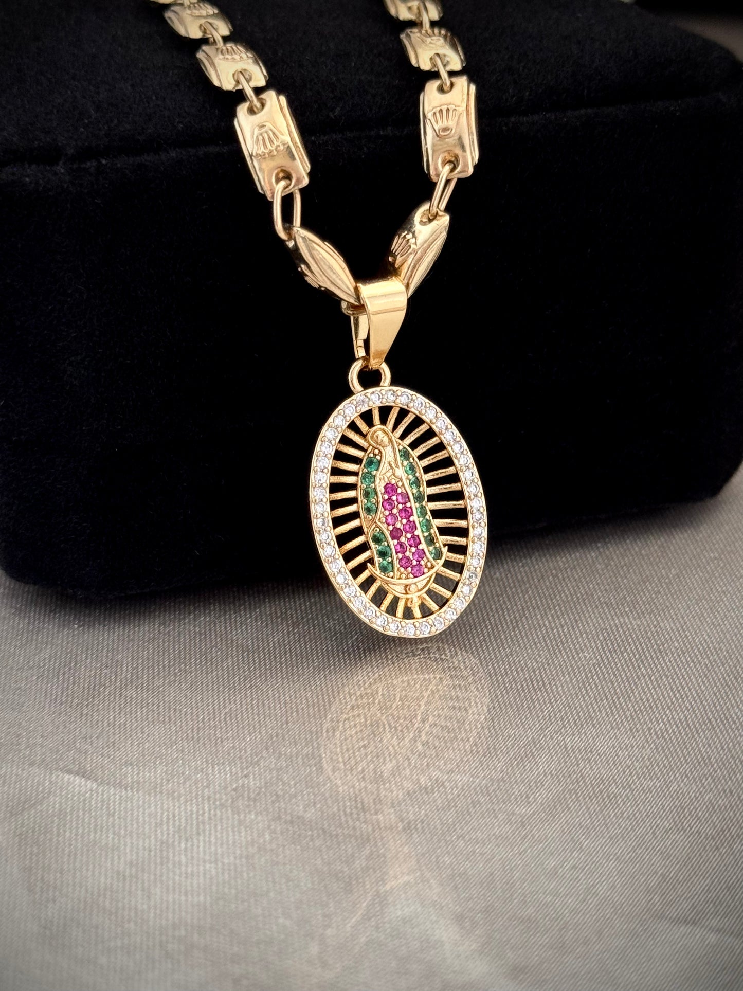Dije Guadalupana colores