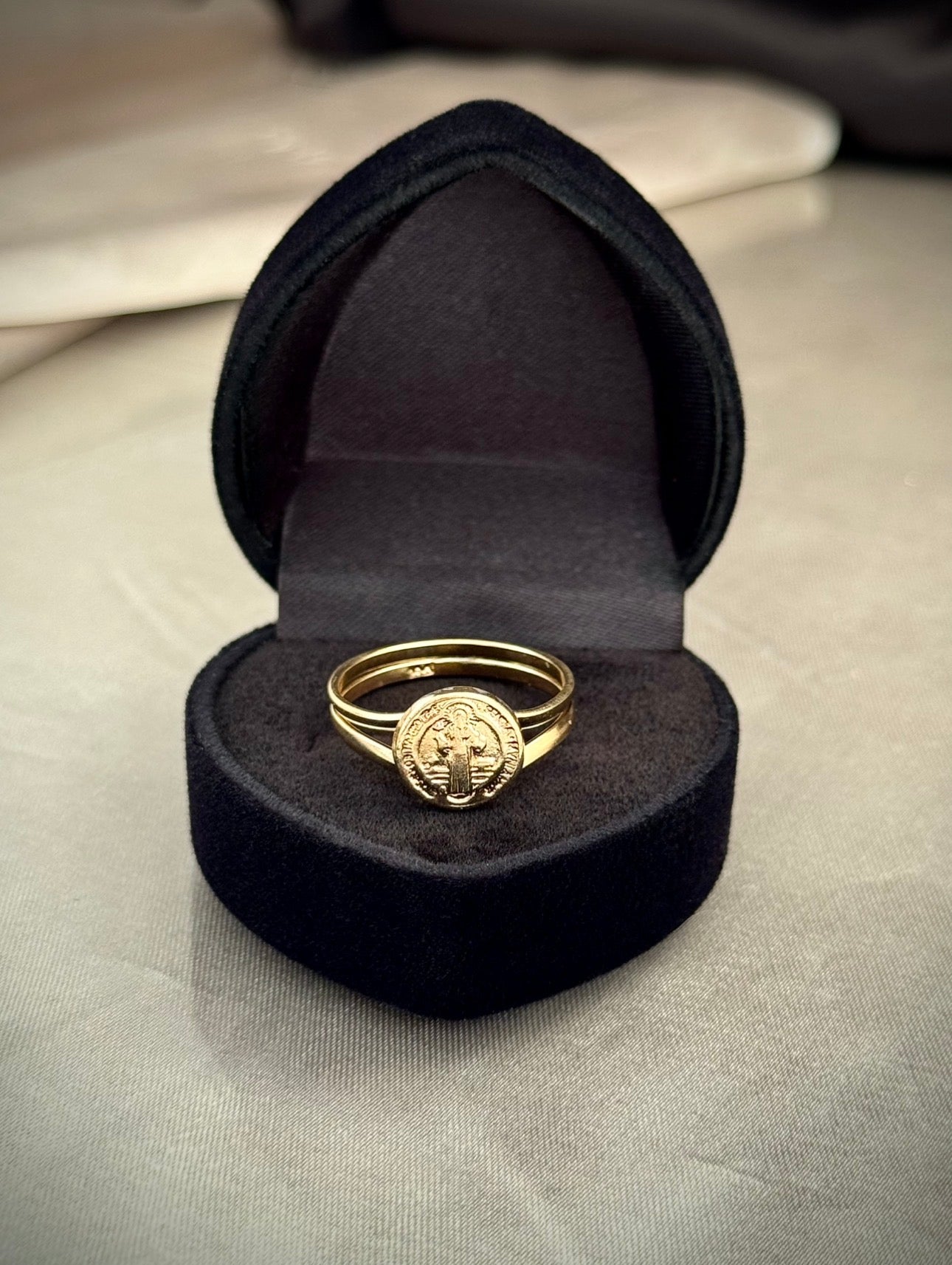 Anillo San Benito talla 8