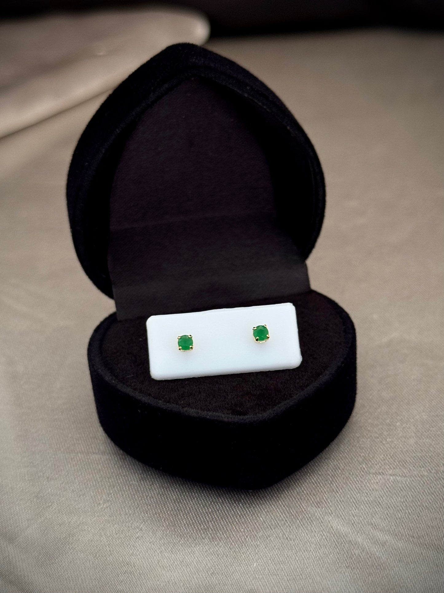 Topo circonia verde caja