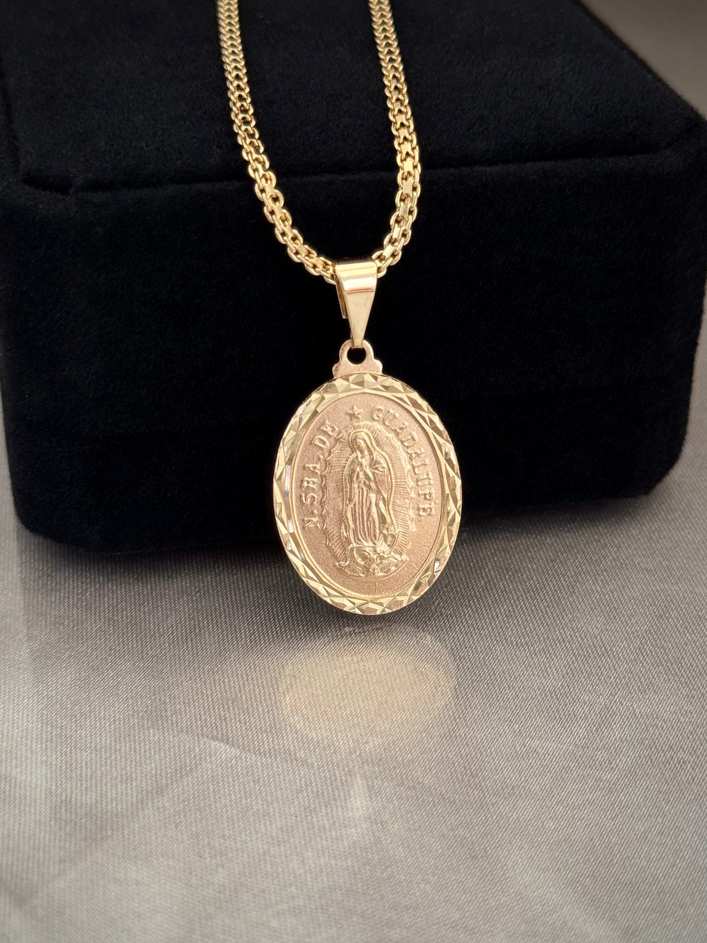Dije Virgen de Guadalupe Diamantada